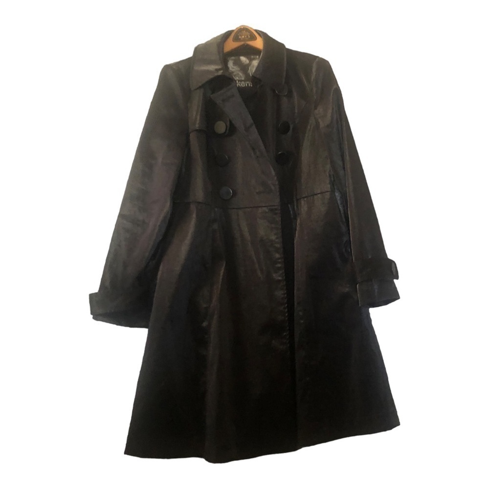 Women’s trench light coat size M in Excellent Used Condition knee length